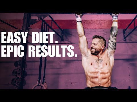 Видео: 3000 калорий в день: пятикратный чемпион CrossFit Games в 48 лет