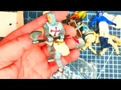 Видео: фигурки PAPO, Jurassic World, мотоциклист и наверное пират)