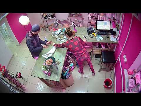Видео: Аферист и вор в Челябинске, обман мошенником в магазине цветов