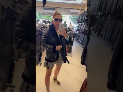 Видео: У нас в гостях Полина#Кожаные куртки#дублëнки#шубы#Анталия шопинг#Магазин от производителя#