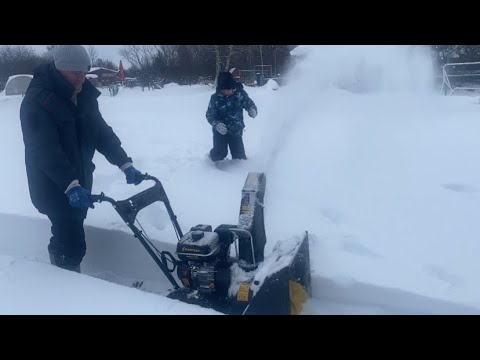 Видео: 20 соток/ купили снегоуборщик/ Champion st553 в деле