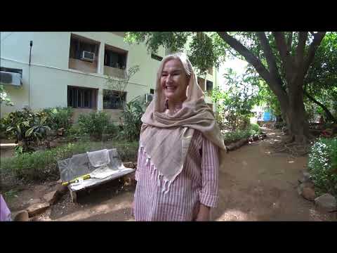 Видео: 57. В ашрам Сатья Саи Бабы с Татьяной. Овощной магазин ашрама. Индия. Путтапарти.