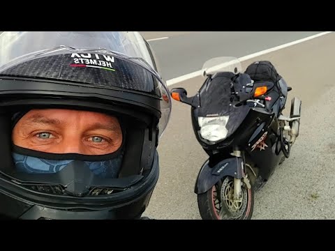 Видео: #Honda cbr 1100xx. Откачка масла через щуп. Замена масла.