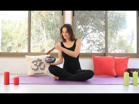 Видео: Вечерняя расслабляющая йога с поющими чашами | Йога chilelavida