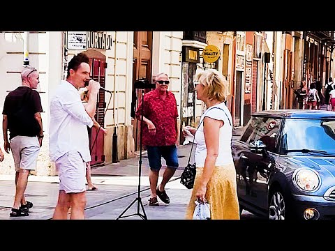 Видео: Белые Розы - Иностранцы услышав замерли | Она подошла и обняла А потом вернулась | Испания