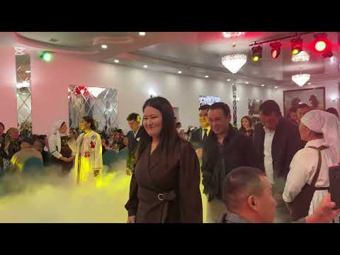 Видео: Жылдыздуу коноктор: Нурайым Акылбекова жана Нурсултан Шекафтарда