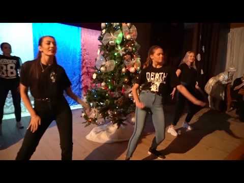 Видео: 11А Гимназии №1 Минусинска зажигает в танце!