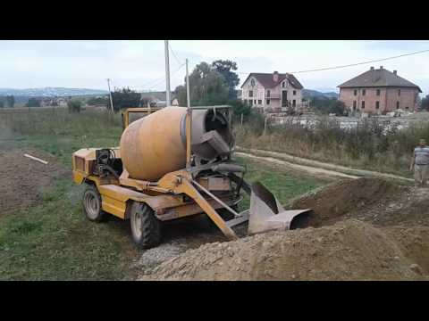 Видео: Бетон моноліти стяжки самоходний бетонозмішувач