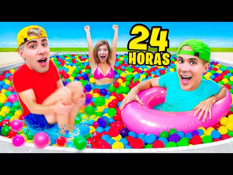 Видео: 24 ЧАСА В БАССЕЙНЕ, ПОЛНОМ МЯЧЕЙ !!