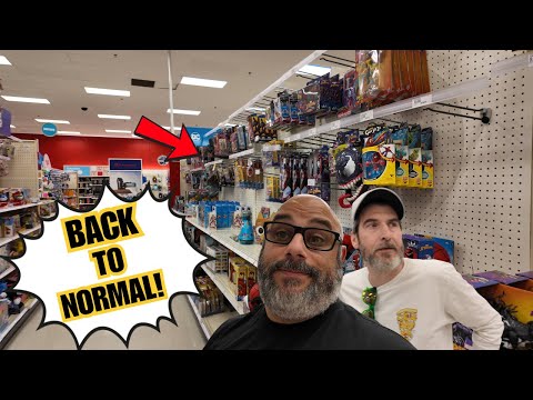 Видео: ВОЗВРАЩАЕМСЯ К НОРМАЛЬНОЙ ЖИЗНИ!!!!! Охота за игрушками и удары об стену!!!!