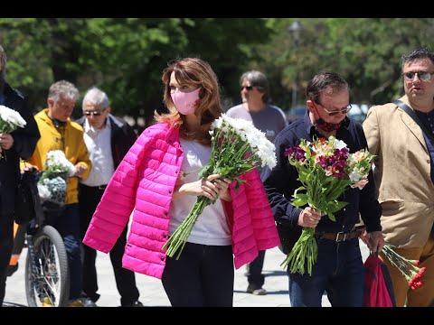 Видео: Изпратихме с аплодисменти Ваня Костова в последния й път