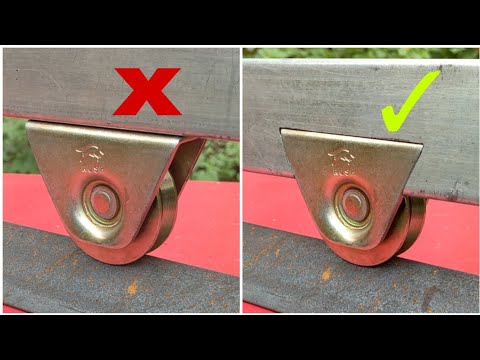 Видео: не все сварщики умеют устанавливать железные заборные колеса