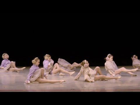 Видео: "Первый снег". Современный танец.