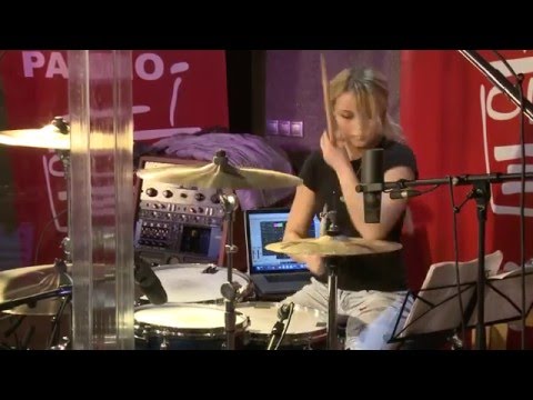 Видео: Гильzа - Беги. Наше Радио. Программа "Воздух". (drums - Виктория Ткаченко)