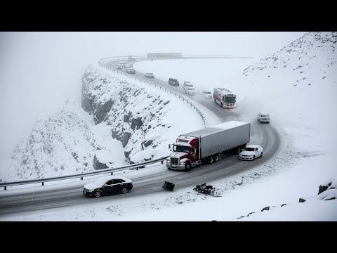 Видео: Зимний хаос на обледенелых дорогах: машины скользят и крутятся повсюду!