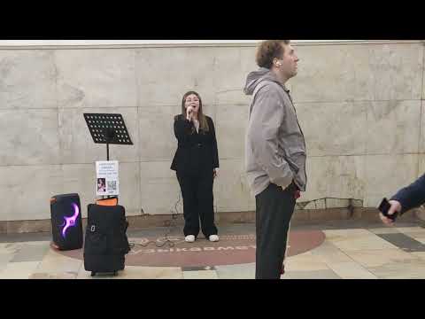 Видео: Дарите  женщинам цветы - Александра Ломова