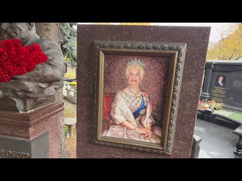 Видео: КОРОЛЕВСКИЙ ПАМЯТНИК НА МОГИЛЕ РОДИТЕЛЕЙ ВЛАДИМИРА ВИНОКУРА | КУНЦЕВСКОЕ КЛАДБИЩЕ 10.2025 