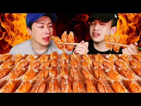Видео: Сумасшедшие ядерные острые пельмени по-корейски Mukbang🔥