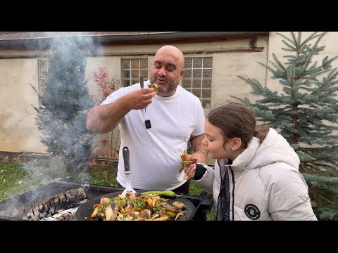 Видео: Мясо Картошка Грибы жарим на садже