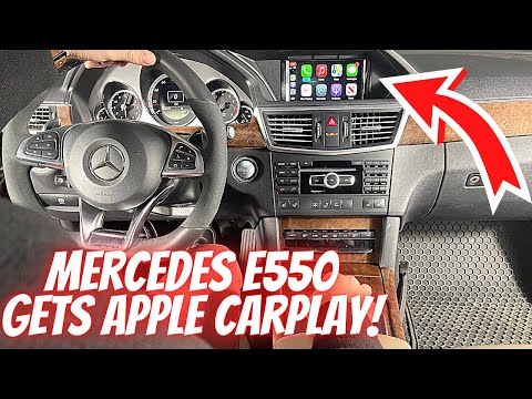 Видео: Mercedes E550 получает APPLE CARPLAY! - Как установить CARPLAY на штатную систему COMAND/экран ва...