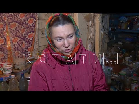 Видео: Женщина-маугли социализировалась до такой степени, что просит телевидение спасти её от выселения