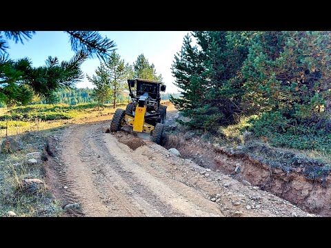 Видео: Как грейдер Deere 670 ремонтирует гигантские трещины на дороге #грейдер #автогрейдер #плохиедороги