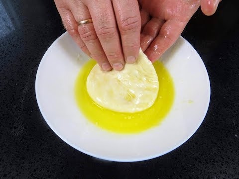 Видео: Окуните тесто в масло и получите шикарный домашний хлеб / Сербский хлеб - слоновье ухо