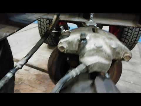 Видео: Установка тормозов на мини погрузчик