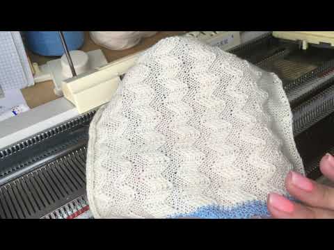 Видео: Плед на вязальной машине/обработка пледа промышленной резинкой/машинное вязание