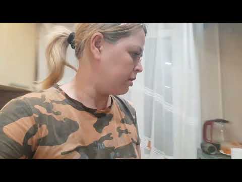 Видео: Купили ПВХ - плитку, клеится просто типа так. с магазина светофора 🚦🚦🚦🚥🚥🚥 фигня