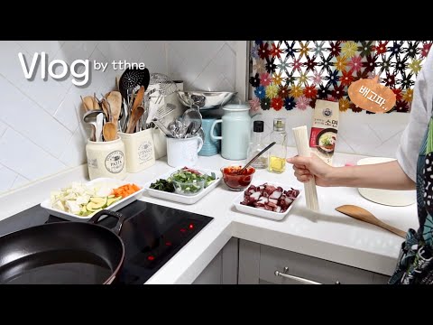 Видео: Корейская домохозяйка, которая любит готовить и вязать крючком // Обед с мужем