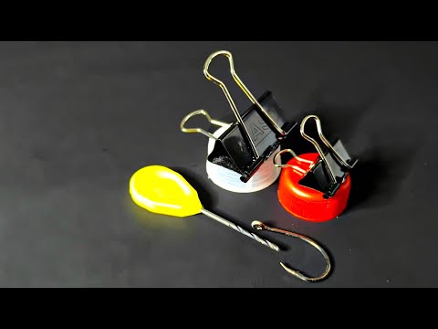 Видео: Как сделать инструмент, который поможет завязать леску для рыбалки