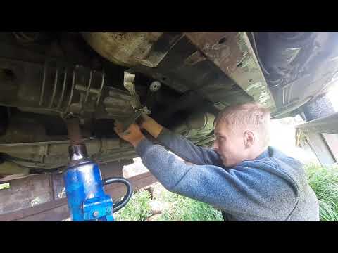 Видео: Замена подушек кпп е39 530D