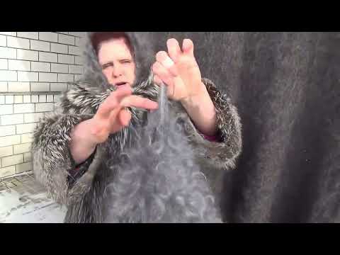 Видео: Пуховый платок как шуба. Очень много пуха самого высокого качества. Мягкий, тëплый, нежный .