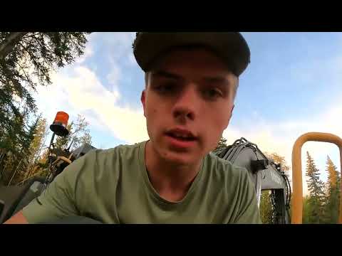 Видео: Меняю масло в эксковаторе 