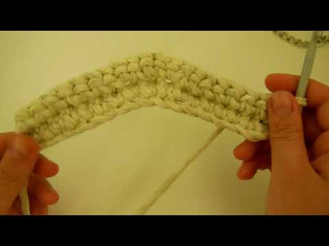 Видео: Сумка-ракушка из трикотажной пряжи Нитка. Мастер-класс крючком.