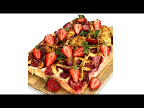 Видео: Дрожжевой пирог с клубникой | Ксюша Лобачева