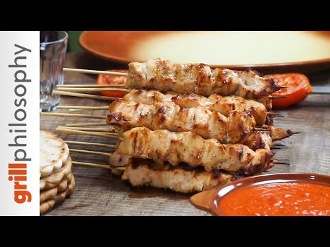 Видео: Греческие сувлаки из курицы | Grill philosophy