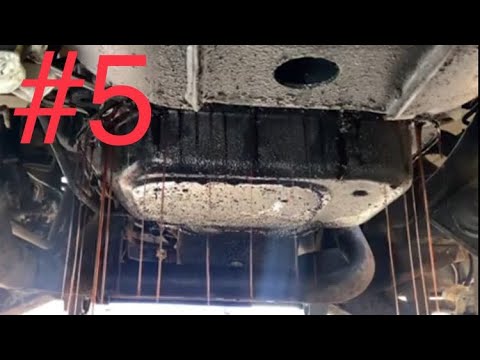 Видео: Офисный Работник Меняет Масло В Трансмиссии 904 Додж Рам Ван 5.2 V8 И Чинит Пиптики