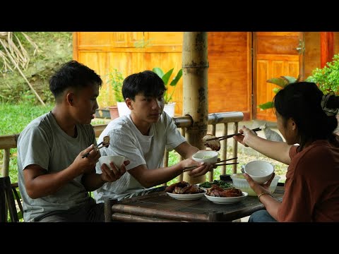 Видео: Дык вернулся домой в гости: Пао приготовил для трёх братьев восхитительный «Кхау нхук».