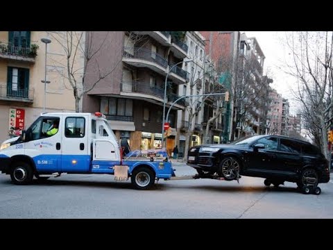 Видео: Парковка авто в Барселоне - Испании