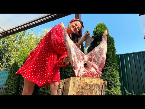 Видео: Старинный рецепт приготовления бараньей ноги в печи и картофеле в кувшинах.
