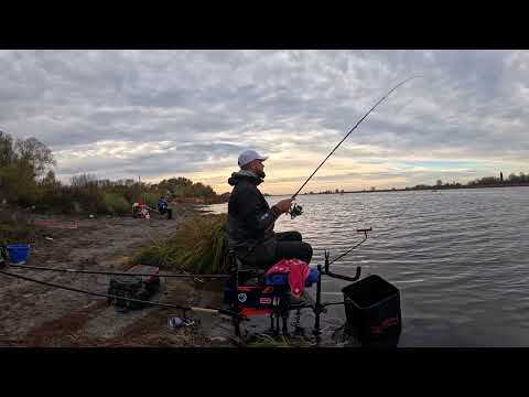 Видео: Осенняя рыбалка на Дону! Карась и подлещик на фидер!