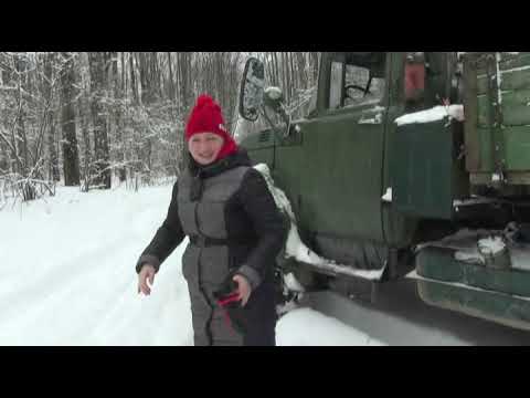 Видео: ЗИЛ 131 застрял в снегу