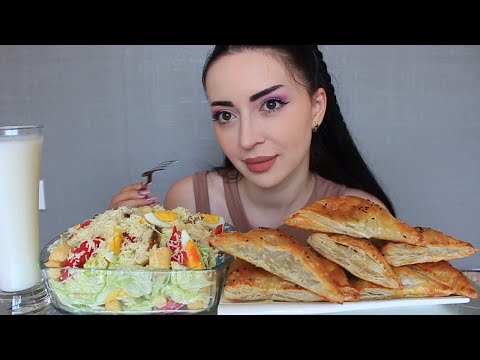 Видео: ОГРОМНАЯ ПОРЦИЯ ЦЕЗАРЯ 🥗 Мукбанк Ayka Emilly 🌸