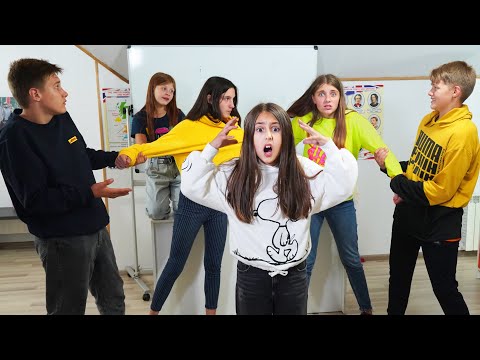 Видео: ПОДРУГИ ПОССОРИЛИСЬ! Ева и одноклассники ищут СЕКРЕТ ДРУЖБЫ!