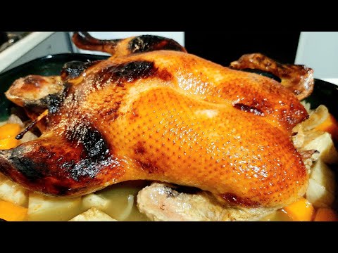 Видео: Пълнена патица с медена коричка