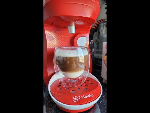 Видео: Приготовление Tassimo Latte Macchiato карамель на капсульной кофеварке Bosch TAS1006