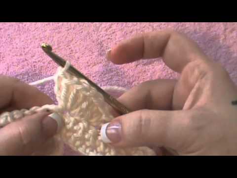 Видео: Как вязать крючком узор «Волнистая ракушка»