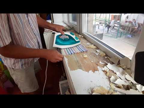Видео: Снять старую краску с подоконника утюгом